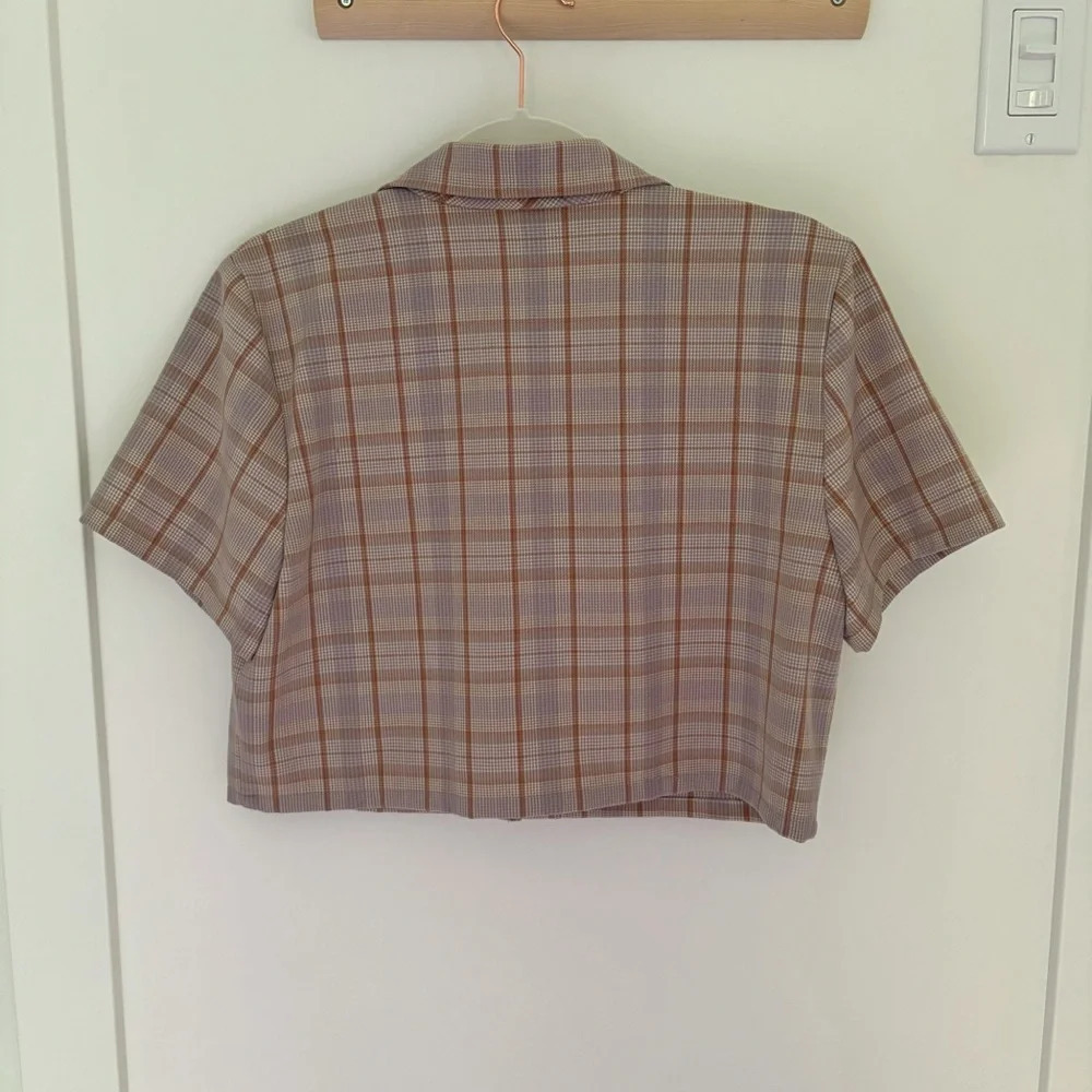 Aritzia Sunday Best Tuesday Shirt Cropped Polo Top Size M Academia Preppy - Picture 3 of 7